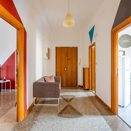 Three Large Bedrooms For Six People Downtown