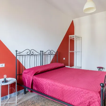 Three Large Bedrooms For Six People Downtown