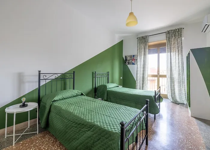 Διαμέρισμα Three Large Bedrooms For Six People Downtown *