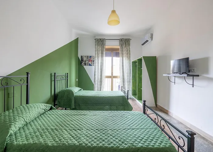 Three Large Bedrooms For Six People Downtown Διαμέρισμα *